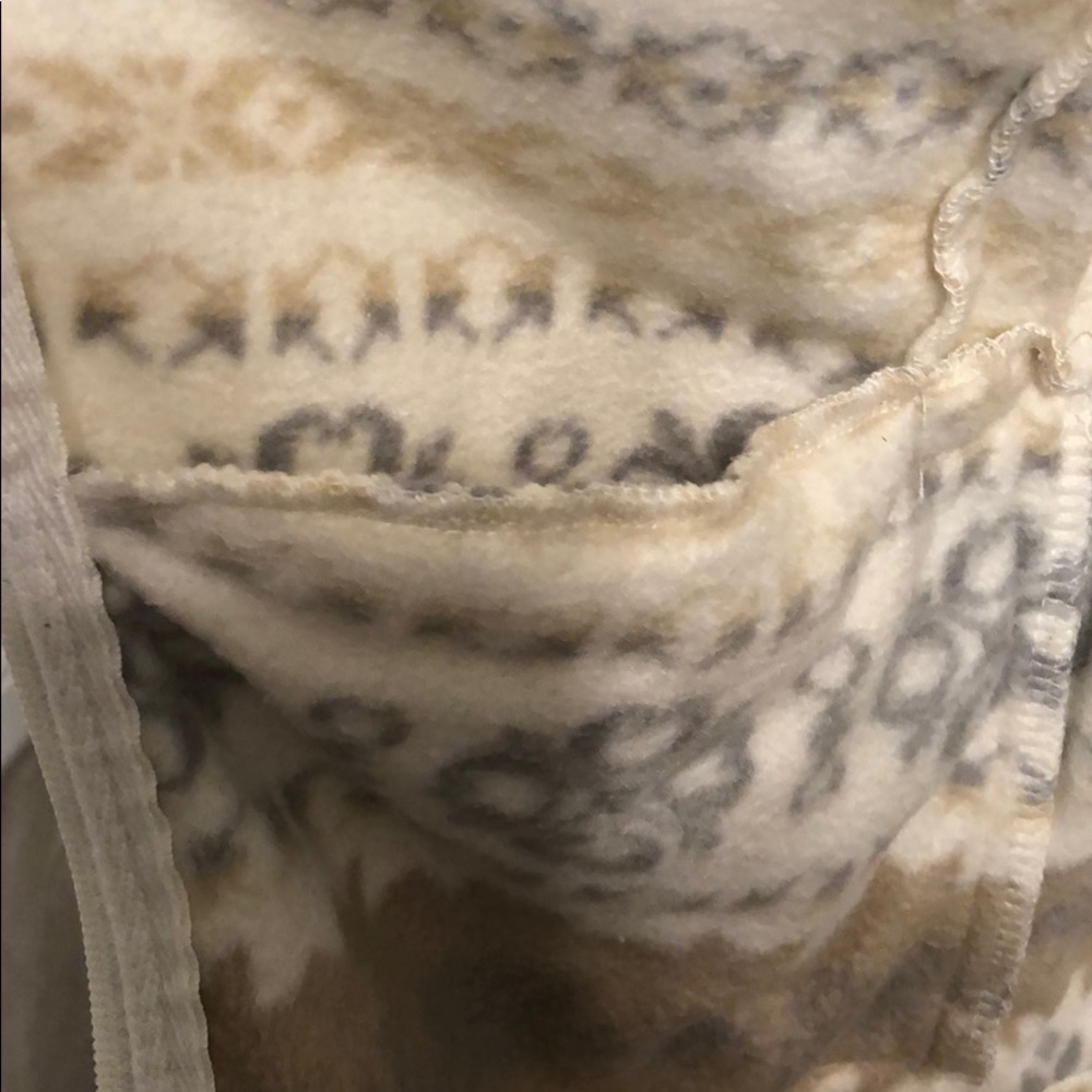 Fluffy Jacket - Picture 3 of 4